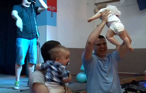 ДЕВЕТА КОНФЕРЕНЦИЈА БЕБА У ПРЊАВОРУ: Министар најбрже променио пелене